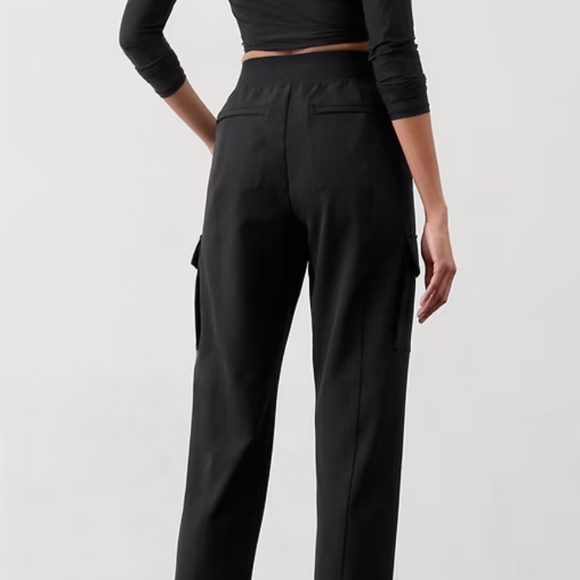 NWT Athleta Black Endless High Rise Cargo Pant (Size 0) - Picture 3 of 12